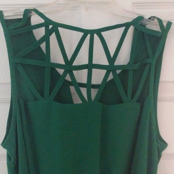 A green Skies are Blue Kacie dress in medium - Picture 2 of 5